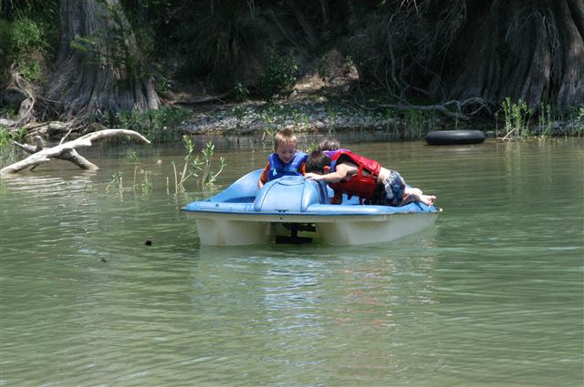 Los Vecinos Ranch - Family and Group Lodging on the Frio River in the Texas Brush Country