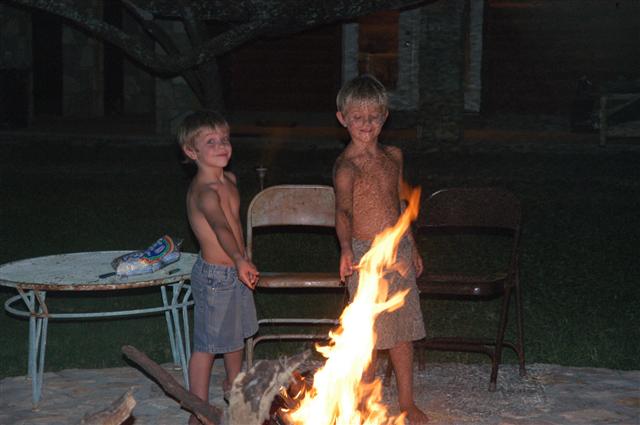 Los Vecinos Ranch - Family and Group Lodging on the Frio River in the Texas Brush Country