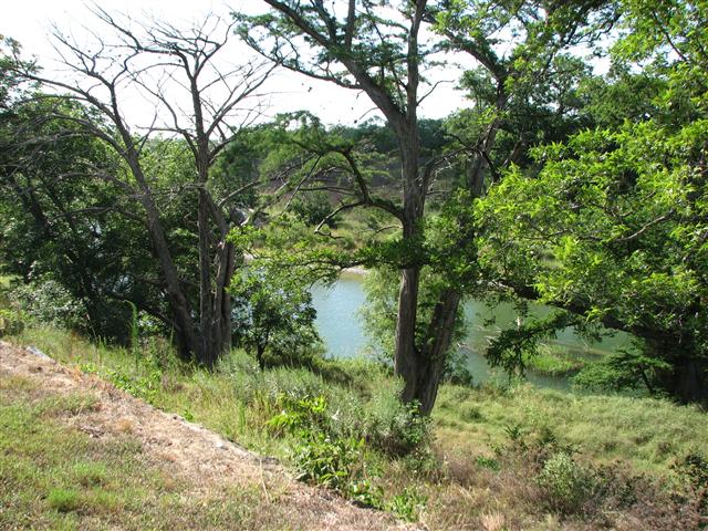 Los Vecinos Ranch - Family and Group Lodging on the Frio River in the Texas Brush Country